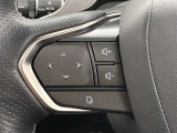 運転中、オーディオの操作をしてて、ハッとしたことはありませんか?ステアリングスイッチは、運転中でもハンドルでオーディオの操作が可能です。安全なドライブをサポートします。