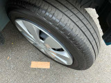 【タイヤの残り溝】こちらの車輌のタイヤ残り溝は画像の通りです。調べる際にはご参考ください。