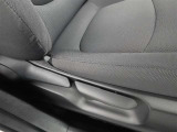 運転席の座面はお好みの高さに調整もできます