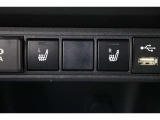 運転席と助手席には寒い日の肩や腰、冷えやすい下肢を温めてくれるシートヒーターが付いております!