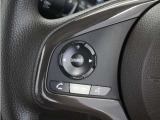 ◆ハンドルに【オーディオリモコンスイッチ】が装備されてます。視点をそらすことなく、ボリューム調整・オーディオソース切替・選曲が出来ます。安全運転しながら操作が可能になりました。