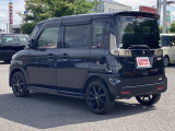 ●仕入れ段階で徹底したチェックを行い、厳しい審査にパスした車だけを展示・販売しています。弊社ではこれをプロチェックと呼び、数十の独自チェック項目に基づき、車の状態を調べ上げています。