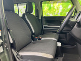 シンプルで使いやすい内装空間が、日常使いに最適です。運転席からの視界も良好で、運転操作もスムーズに行えます。