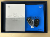 メンテナンスノート【点検整備記録簿・保証書】、取説も揃ってます。スマートキーはバッグなどにしまったままボタン操作でエンジンの始動・停止ができて大変便利です
