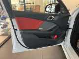 BMWはドアが分厚いです。衝突によりドアがつぶれてしまった場合にも外からいち早くドアを開けれるよう考えられています。数十秒の救出の遅れが命につながりかねない場合、こういった配慮が重要なポイントです。