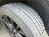 【タイヤの溝もしっかりとございます】車の状態や気になることがございましたらお気軽にお問い合わせくださいませ。