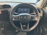 握りやすく、運転しやすいステアリングです。