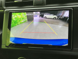 駐車や後退時の安全をサポート。後方視界を広げ、万が一の事故を防ぎます。狭い場所でも安心です。
