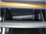 車検証ケースも入る丁度いいサイズのグローブボックスです。他にも普段入れておきたいものを入れておけます。