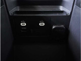 【USB接続】USB接続も可能です。スマートフォンと連動して音楽も再生可能です。