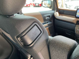 運転席から助手席シ-トの背もたれの調整ができます。