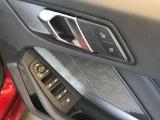 BMWのドアを閉めた時の重厚感は所有者様の満足度を高めてくれます。