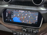 スマートフォン・コネクションを装着し、使い慣れたナビや音楽アプリを車載モニターで直感的に操作いただけます。