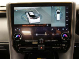 パノラミックビューモニター付きです。車両を上から見たような映像をディスプレイオーディオ画面に表示。運転席からの目視だけでは見にくい、車両周辺の状況をリアルタイムでしっかり確認できます。
