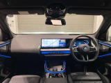 BMWの運転席はドライバーオリエンテッドという構造を採用。ドライバー目線の操作がしやすい設計になっており、ドライブ中にも目線の移動が少なく運転中にも簡単に操作ができます。