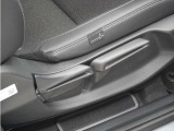 ◆シートハイトアジャスター◆運転席を上下に高さ調節ができます!運転ポジションを体格に合わせてシート調整できます。
