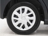 ◆純正ホイール装着車◆シンプルなデザインのホイールキャップ付きです。