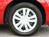 ★右前タイヤ★デザインと実用性を兼ね備えたホイールです!タイヤ詳細 185/60R15インチで、タイヤの溝は5mmとなります。
