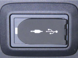 USB端子を装備しております。