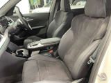長時間の運転でも疲れにくく、オーナー様の事だけを考えて作成したBMWならではのとっておきのシートです。