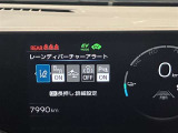 レーンディパーチャーアラートとは車線または走路からの逸脱の可能性を警告すると共に、車線または走路からの逸脱を避けるためのハンドル操作の一部を支援する機能です。詳細は販売店スタッフまでおたずねください。