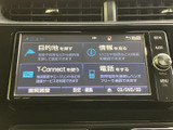 使いやすいインターフェースで、スムーズな操作が可能です。目的地設定や音楽再生も、手軽に楽しめます。