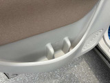 【ドリンクホルダー】ドアの内側にもドリンクホルダーをご用意しております☆