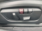 運転席メモリー機能付き電動シートとなっております