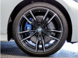 【BMWアロイホイル】軽量かつ強度に拘ったアロイホイル。走行性能ポテンシャルを引き出す設計。車の足元を引き締めてくれる大きなポイントはアロイホイルです。