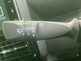 雨天時でもクリアな視界を確保するワイパーレバー。操作も簡単で、安心して運転できます。