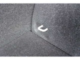 ドッグケージなどを固定していただくフックを4ヶ所ご用意しています。