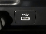 【USBポート】USBポートも装備されています♪スマートフォンのオーディオに連携も可能です。今や欠かせない装備の一つです!