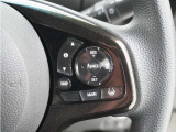 ◆アダプティブクルーズコントロール◆予め設定した車速内でクルマが自動的に加減速。前走車との適切な車間距離を維持しながら追従走行します。【LKAS】車線維持支援システムでステアリング操作を支援。