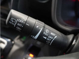 【バリアブル間欠ワイパースイッチ】車速に応じてワイパーの間隔を自動的に調整する機能。雨の量や車速に応じてワイパーの間隔を最適化し、視界を確保することができます。