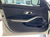 BMWの剛性感ならではの、重厚感あるドアの開閉音をぜひご体感ください。