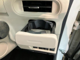品質へのこだわり!フロアマットやシートなど車内をキレイに清掃し、ニオイや汚れなどを徹底的にクリーニングしてもらっております。室内はピカピカです☆
