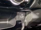 運転席側にナビに接続可能なUSBジャック(Type-A)がついています。