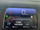 【マルチインフォメーションディスプレイ】燃費や航続可能距離などを表示し、走行中の情報確認がしやすい装備です。