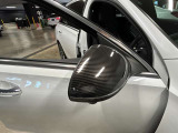 納車前整備は、メルセデスベンツ国際認定メカニックによる最新の検査ライン等の施設が充実した当社工場で入念に行います。メルセデス・ベンツの定める厳しい基準をクリアしたお車のみをご案内させて頂きます。