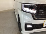 【LEDヘッドライト】ディスチャージヘッドライト(HID)と同等の明るさで、夜道や雨天走行が明るく視界良好!! フォグライトも装備で、安心感さらにUPです♪安心ドライブを楽しんで下さい♪