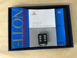 メンテナンスノート【点検整備記録簿・保証書】、取説も揃ってます。スマートキーはバッグなどにしまったままボタン操作でエンジンの始動・停止ができて大変便利です
