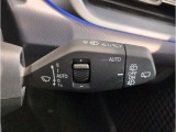 【ハンドル】ドライバーとBMW車の一体感がダイレクトに伝わるステアリングホイール。形状・太さへの拘りに加えて、操作性を高める為にスイッチ類も配置。クイックかつ安定のドライビングを体感下さい!