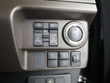 お子様を抱っこしながら、だったりたくさんの荷物を抱えたりしているときでも、ワンタッチで操作できる両側電動スライドドアであればらくらくと開閉することができます。