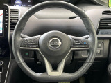 インテリアに合わせたデザインのステアリングは、運転される方のことも考え、運転しやすい形状、大きさです。是非一度、実際に触ってお確かめください。