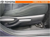 運転席シート上下アジャスター付き。ドライバーの背丈に合わせて調整できます。