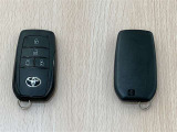 中古車としてスマートキーが2個あるのは重要なチェックポイント!両側の電動スライドドアの開閉ボタンも付いています。離れたところからの開け閉めや、手荷物があるときに便利です♪