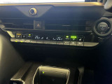 左右独立コントロールフルオートエアコンで車内はいつでも快適!