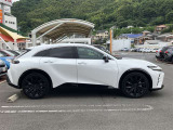 コーナーセンサーを車の前後に装備。障害物までの距離に応じて警告音を変えてお知らせ。縦列駐車時や駐車場・車庫などでの取り回しをサポートします。詳細は販売店スタッフまでおたずねください。