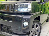 【LEDヘッドライト】悪天候や夜間走行時も良好な視界を確保し安心して運転できる高輝度LEDヘッドライトを装備!点灯速度が早く、消費電力も抑えられています。