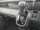 手に馴染むシフトノブで扱いやすく、快適な運転を支えます。